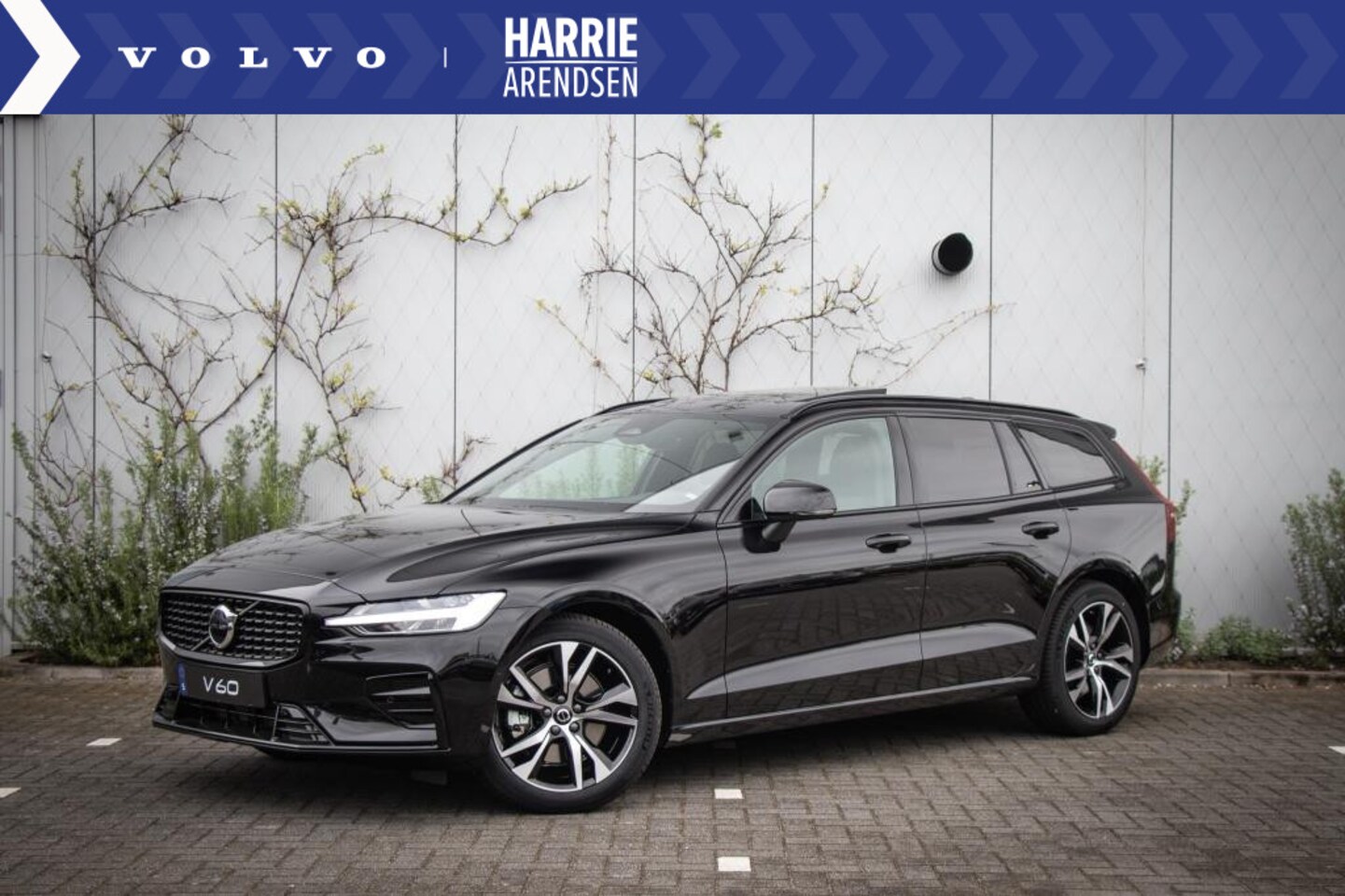 Volvo V60 - B3 Aut.7 Plus Dark | Adaptieve Cruise Control | Schuif-/kanteldak | Harman Kardon audio | - AutoWereld.nl