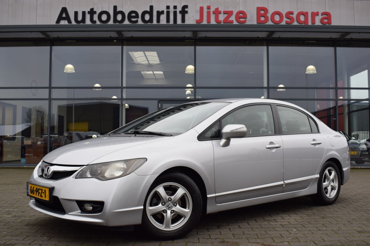 Honda Civic - 1.3 Hybrid Elegance Zwart Leder | Carplay | Camera | Trekhaak | Stoelverwarming - AutoWereld.nl