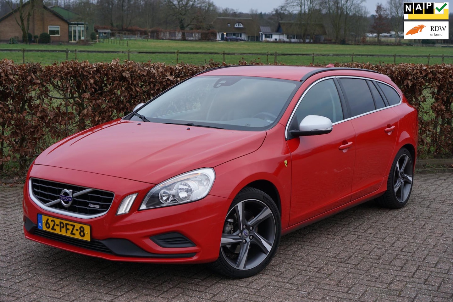 Volvo V60 - 1.6 T4 R-Design|Volledige Historie|179 PK|Trekhaak - AutoWereld.nl