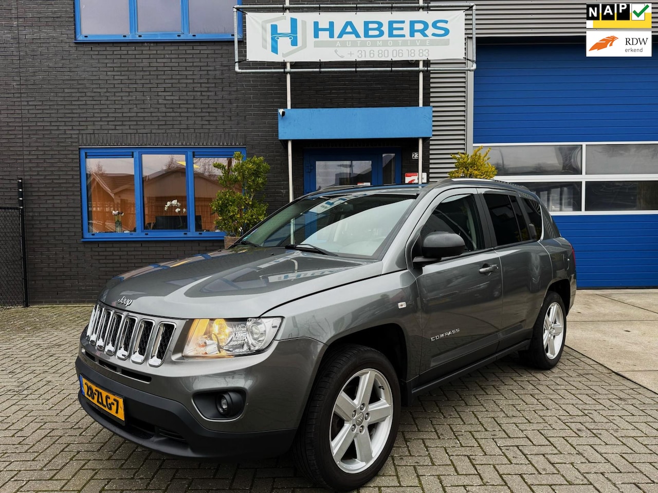 Jeep Compass - 2.0 Limited 156PK|Origineel NL|Navigatie|Leder|Trekhaak|Isofix|Stoelverwarming|Climate|PDC - AutoWereld.nl