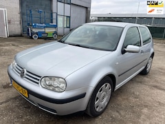 Volkswagen Golf - 1.6-16V Trendline AIRCO/cruise