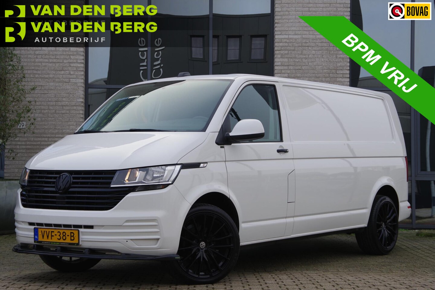 Volkswagen Transporter - 2.0 TDI L2 150PK AUT-7, ADAPT. CRUISE, TREKHAAK, CAMERA, NAVI, APPLE CARPLAY/ANDROID AUTO, - AutoWereld.nl