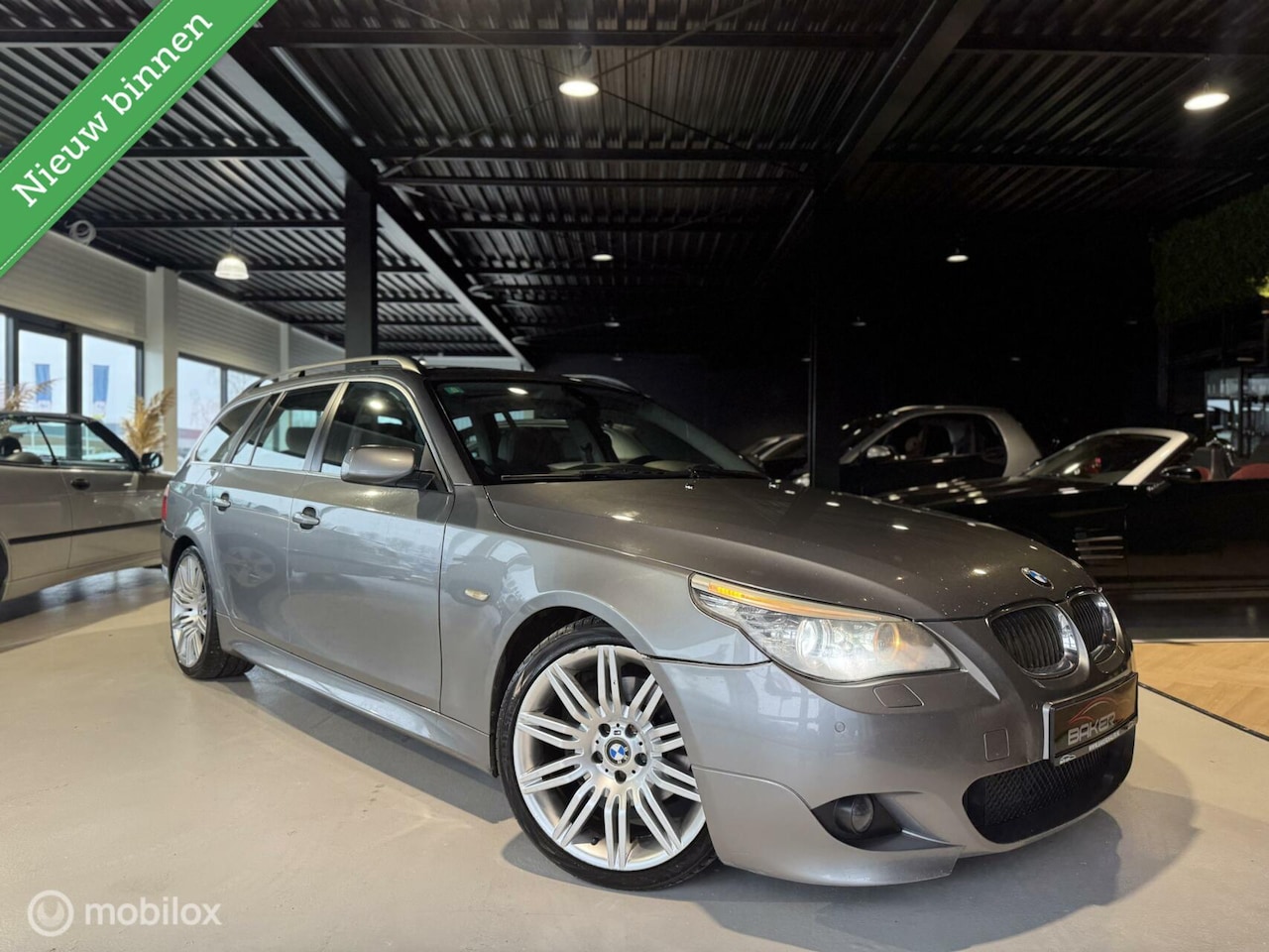 BMW 5-serie Touring - 525D / M-Pakket / Xenon / Memory / Pano / - AutoWereld.nl