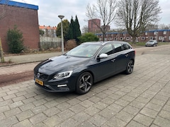 Volvo V60 - 2.4 D6 AWD Plug-In Hybrid R-Design 1-eigenaar Panorama Leder