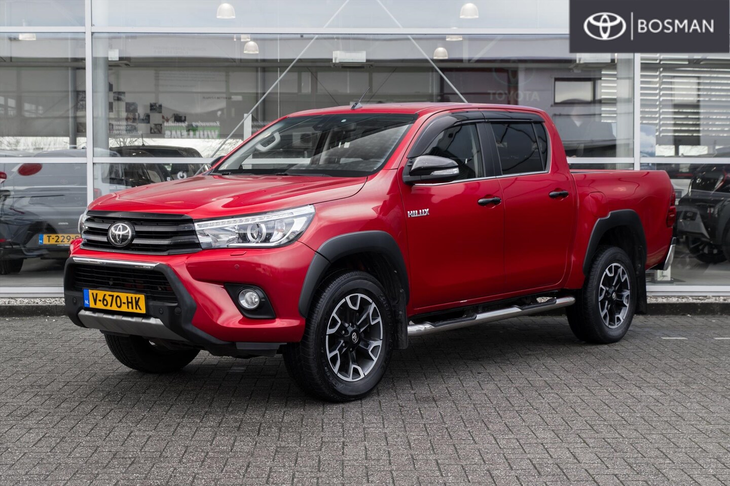 Toyota HiLux - 2.4 D-4D-F 4WD 150PK DC Van Aut. Executive - AutoWereld.nl