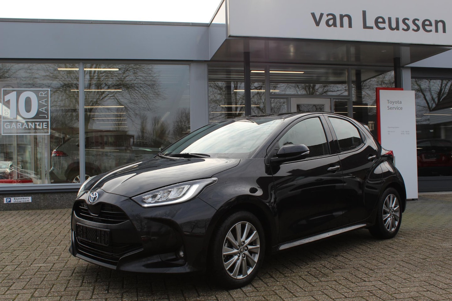 Toyota Yaris - 1.5 115 DYNAMIC HEAD-UP KEYLESS STOEL & STUUR VERW. AD-CRUISE CAMERA - AutoWereld.nl