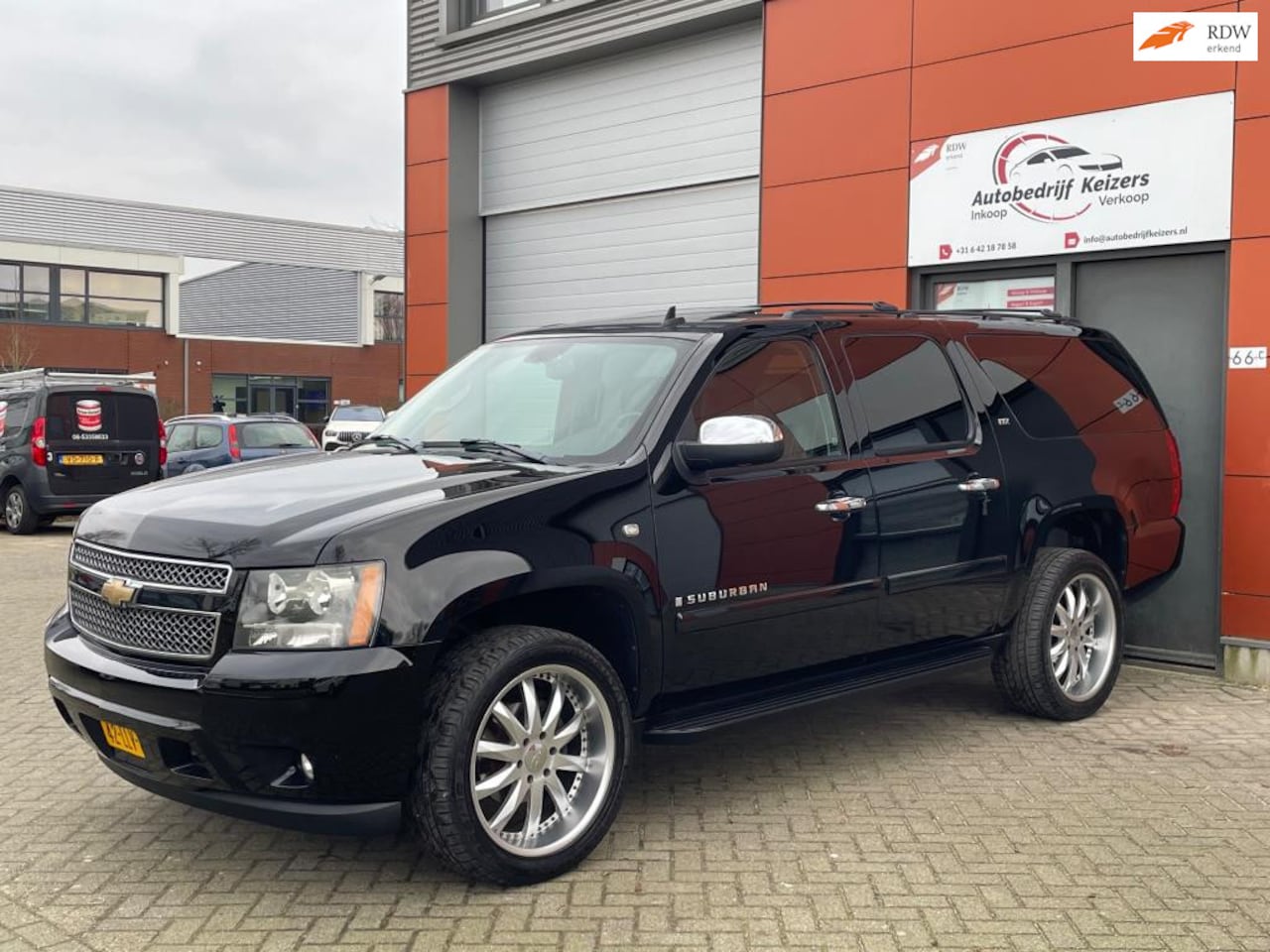 Chevrolet Suburban - LTZ 5.3 V8 7P YOUNGTIMER TREKHAAK LEER DAK CAMERA APK - AutoWereld.nl