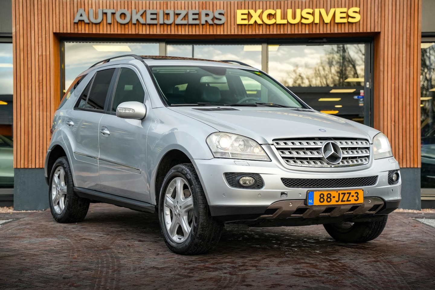 Mercedes-Benz M-klasse - 320 CDI Schuifdak Stoelvent. Leer Xenon Trekhaak 19''LM - AutoWereld.nl