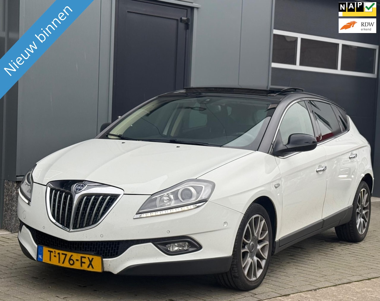 Lancia Delta - 1.6-16V 116PK Platino Pano|Leder|Led! - AutoWereld.nl