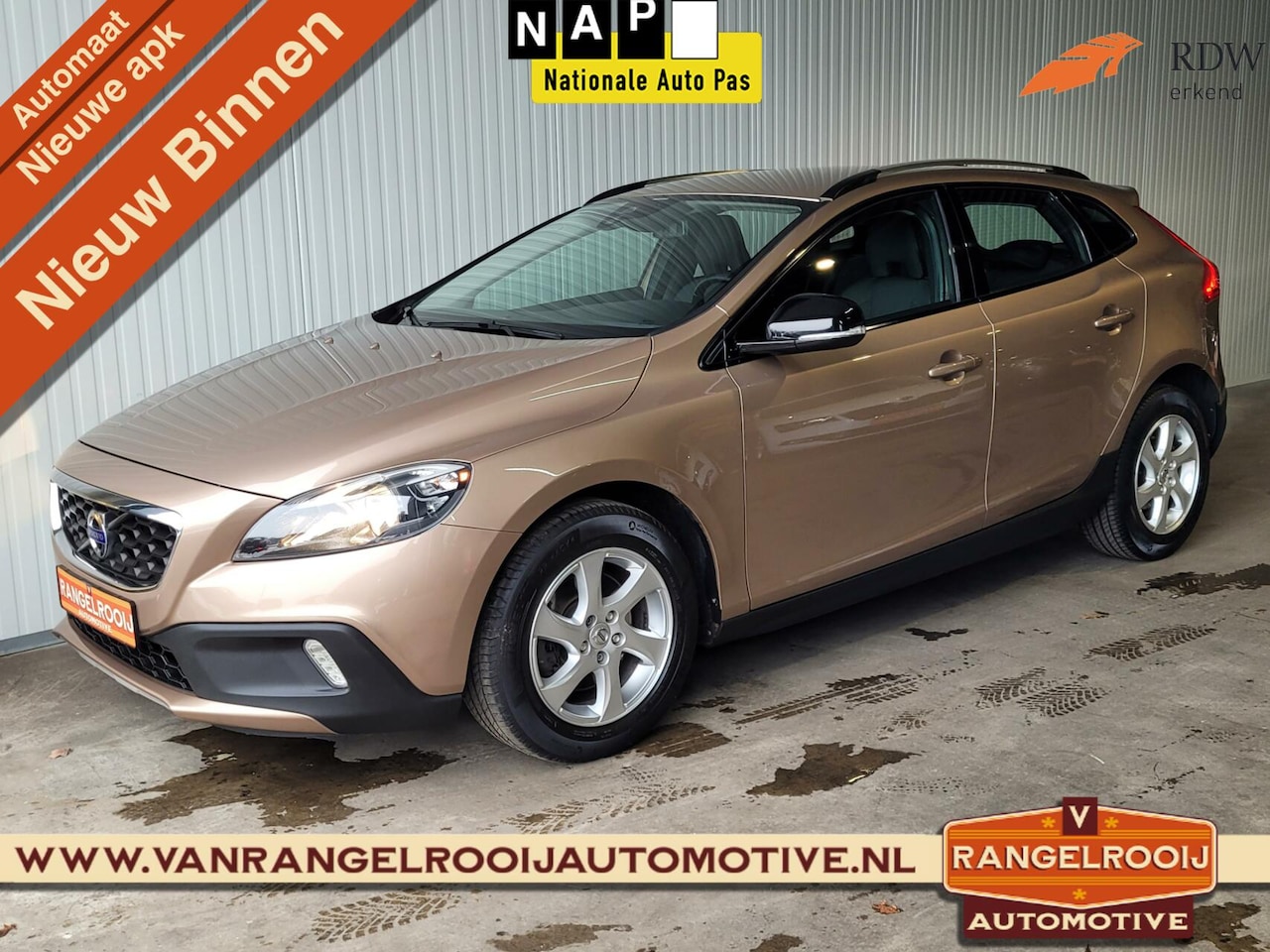 Volvo V40 Cross Country - 1.6 T4 Momentum Aut., camera, clima, cruise - AutoWereld.nl