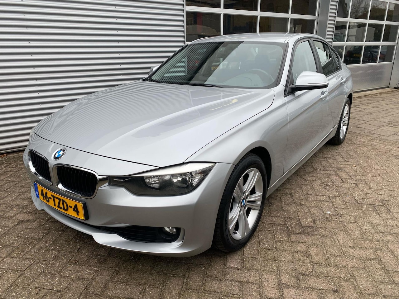 BMW 3-serie - 320i High Executive 320i High Executive - AutoWereld.nl