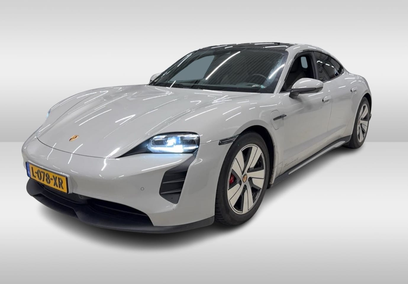 Porsche Taycan - 4S Performance 84 kWh / Panoramadak / 360Camera / Passenger display / Volleder / 20'' / Bo - AutoWereld.nl