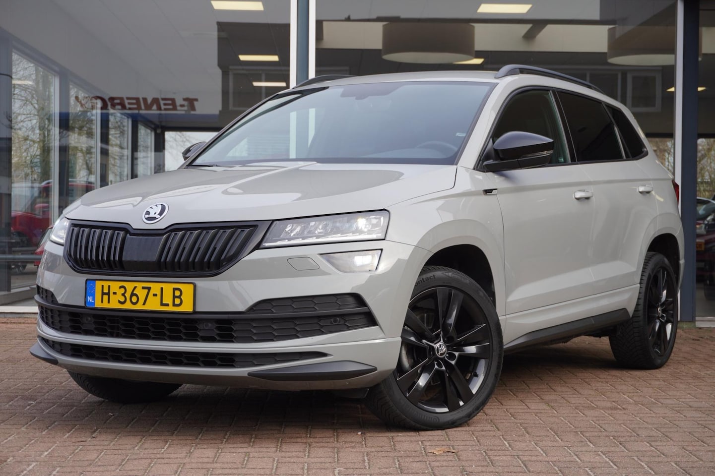 Skoda Karoq - 1.5 TSI ACT Sportline Business | Automaat | Vol opties | Navigatie | Camera | Inruil mogel - AutoWereld.nl