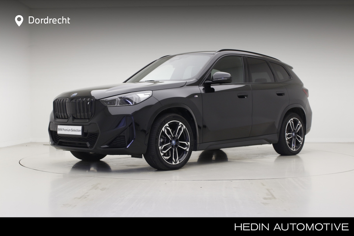 BMW iX1 - xDrive30 67 kWh M-Sport | 19" | Camera | Massage | Panorama | Harman Kardon - AutoWereld.nl