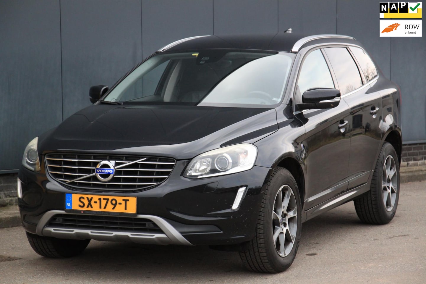 Volvo XC60 - 2.0 D4 FWD Ocean Race Leer/Navigatie/Parkeersensor/Trekhaak - AutoWereld.nl