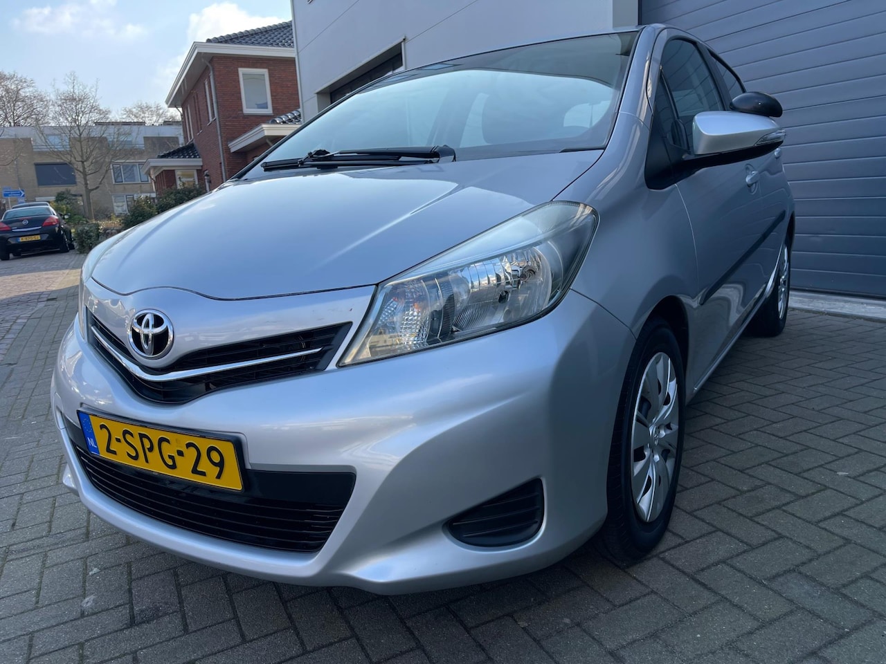 Toyota Yaris - 1.3 VVT-i/Automaat/Camera/1eigenaar/Dealer onderhouden/Cruise-c/Climate-c - AutoWereld.nl