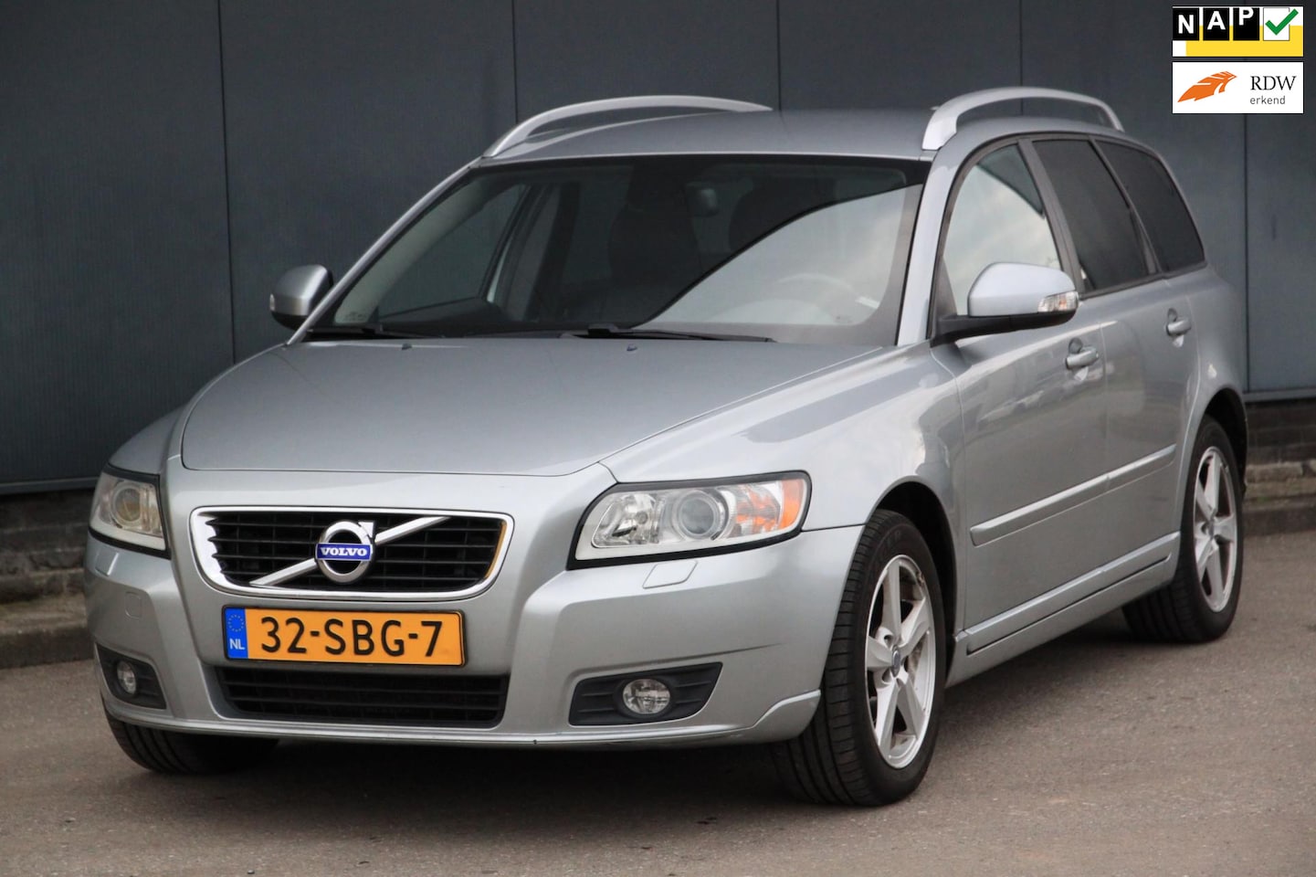 Volvo V50 - 2.0 Limited Edition Leer/Navigatie/Parkeersensor/Spoiler/Stoelverwarming - AutoWereld.nl