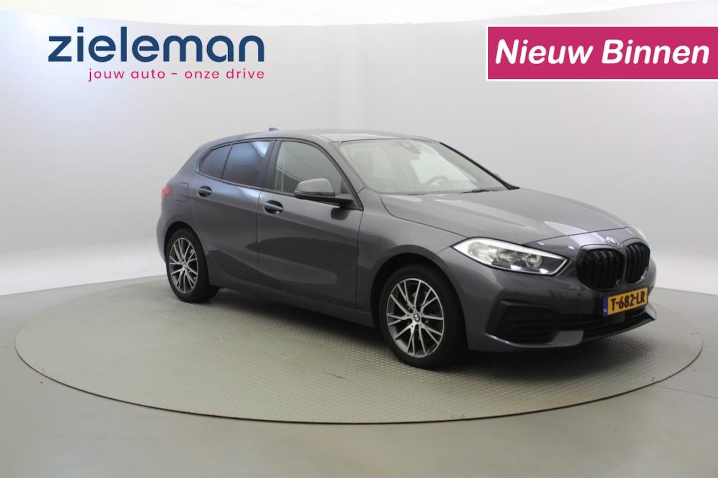 BMW 1-serie - 116d Executive - Cruise, Navi - AutoWereld.nl