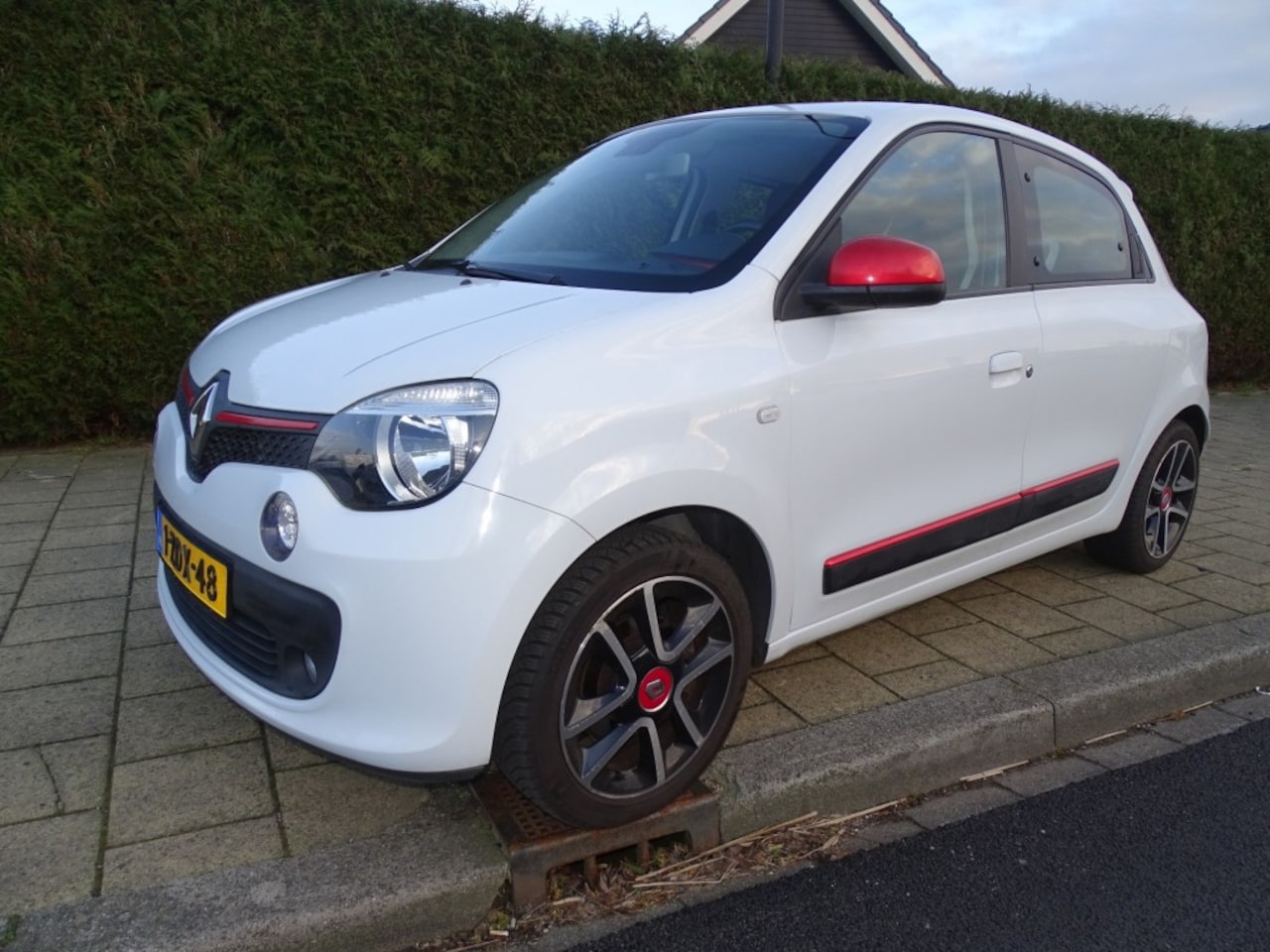 Renault Twingo - 0.9 TCE 90 Pk -DYNAMIQUE-Navi-Blth-Came-Pdc-Cruise-Airco - AutoWereld.nl