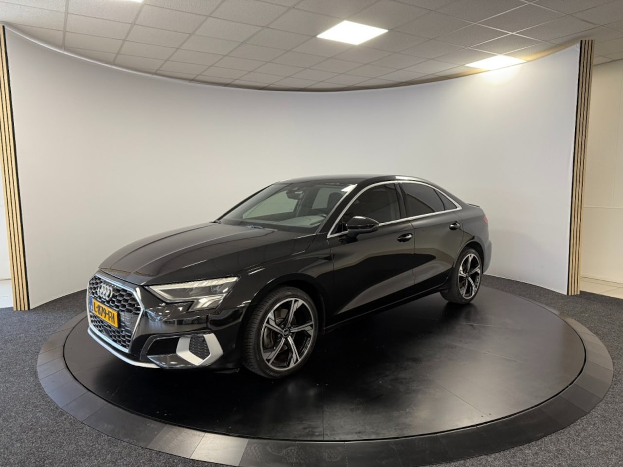 Audi A3 - 30 TFSI ambient light S-tronic Carplay Lane assist - AutoWereld.nl