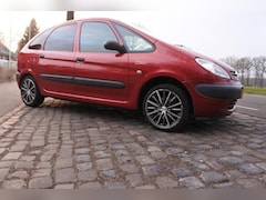 Citroën Xsara Picasso - 2.0i-16V Différence 142 dkm N.A.P. nette auto