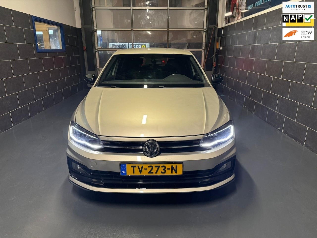 Volkswagen Polo - 1.0 TSI R-line - Virtual Dash - Camera - LED - Carplay - Front Assist - NAP - Nw. APK - AutoWereld.nl