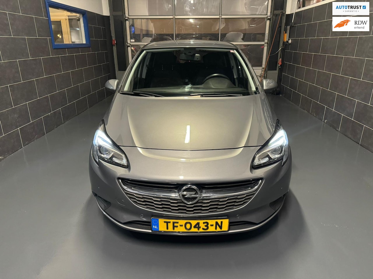 Opel Corsa - 1.4 Color Edition - Navi - Camera - Parkeersensoren - Bleutooth - Airco - Nw. APK - AutoWereld.nl