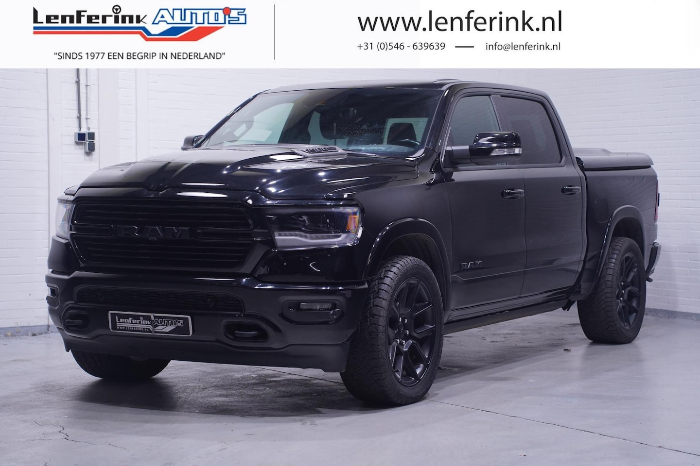 Dodge Ram 1500 - 5.7 V8 4x4 Crew Cab Laramie Navi, Panodak Leder Zwart, HUD, Klep over Laadruimte, Verkoop - AutoWereld.nl