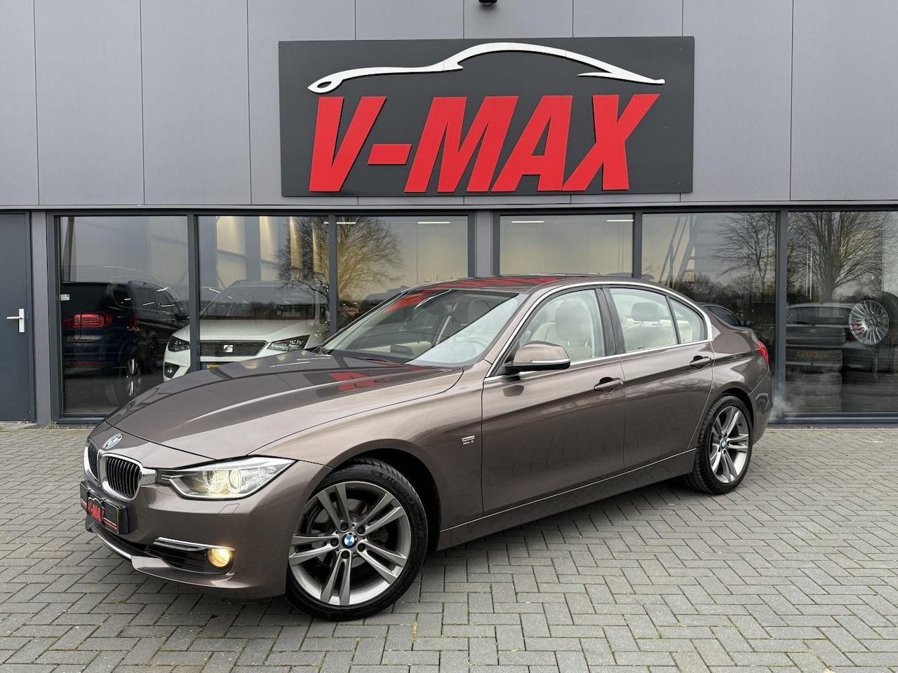 BMW 3-serie - 320i AUT High Executive Leder Sportinterieur Xenon Navi - AutoWereld.nl