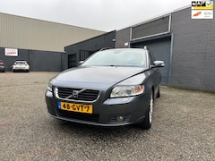 Volvo V50 - 1.8 Momentum Clima Cruise Leer PDC LM-Wielen Xenon Trekhaak APK NAP