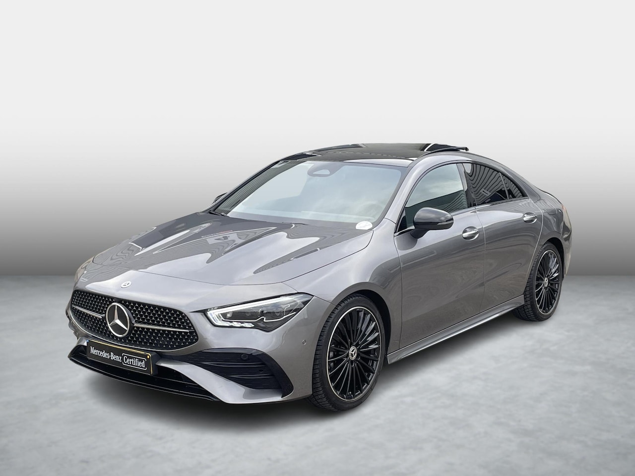 Mercedes-Benz CLA-Klasse - 180 | Panoramadak | AMG | Premium | Nightpakket | Achteruitrijcamera | Stoelverwarming | S - AutoWereld.nl