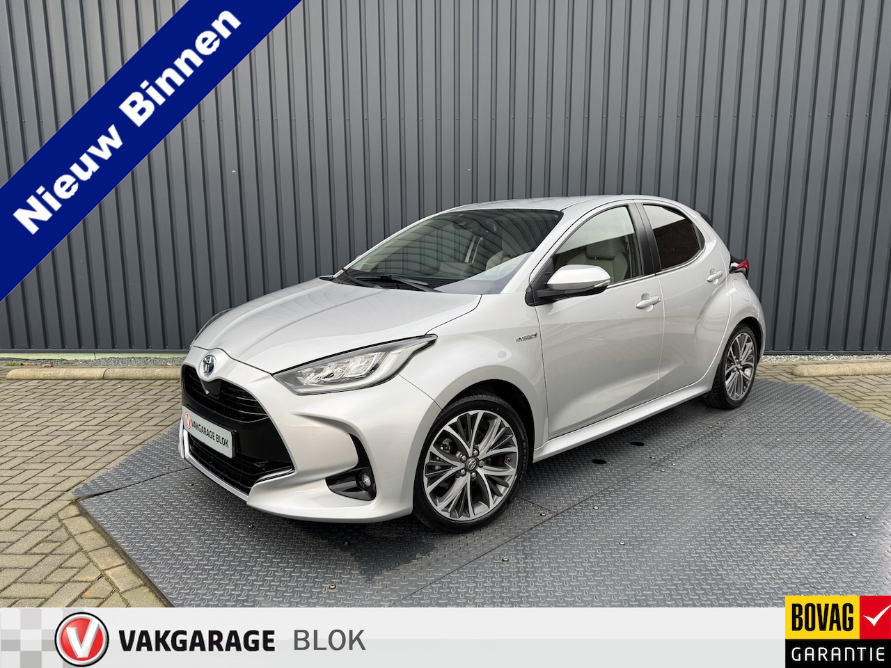 Toyota Yaris - 1.5 Hybrid Executive | Creme LEER | BSM | Afnm. Trekhaak | Head-up display | Rijklaar!! - AutoWereld.nl