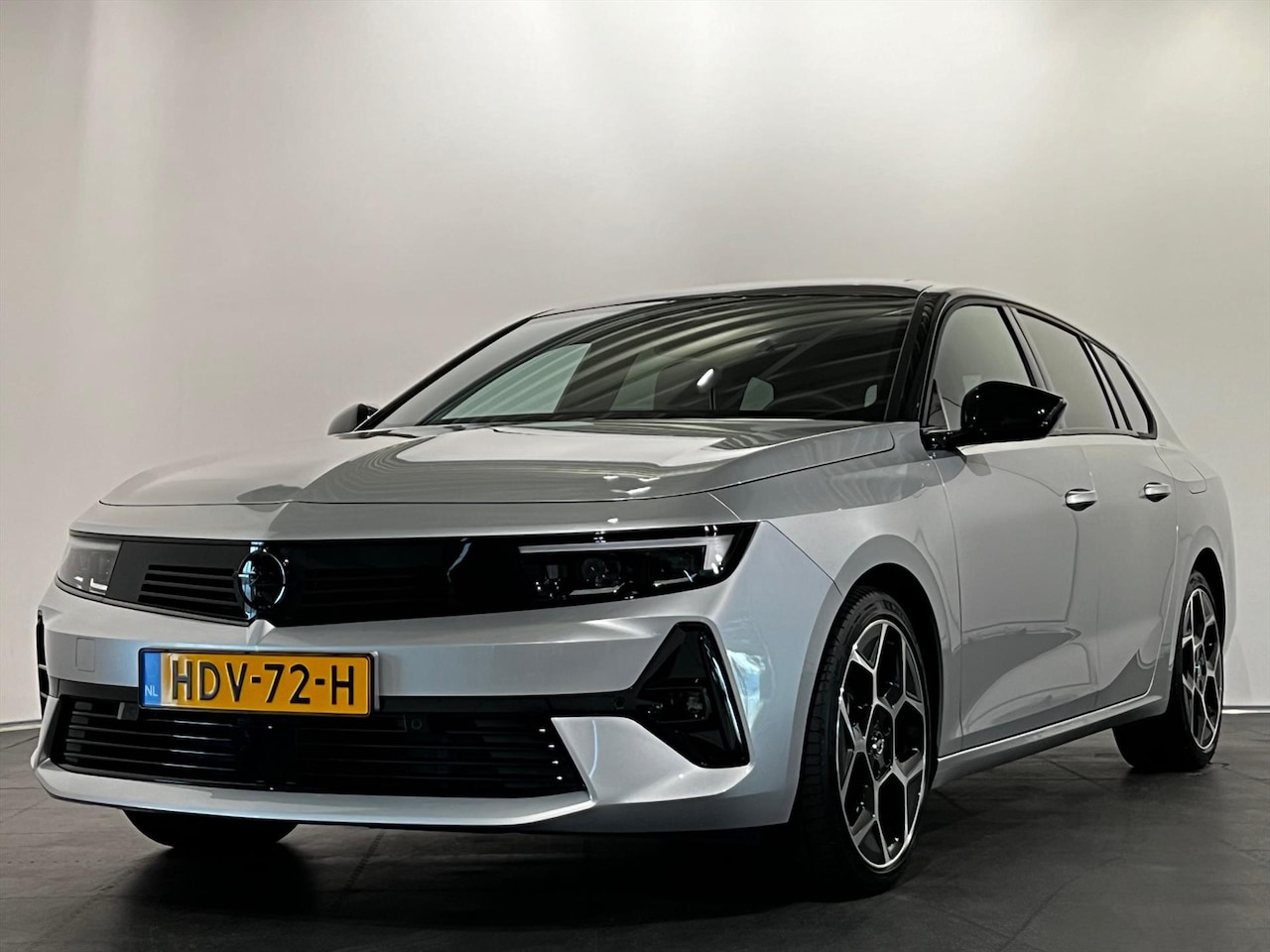 Opel Astra Sports Tourer - 1.6 TURBO PHEV 180PK AUTOMAAT ULTIMATE PANO HUD VIRTUAL LEDER FULL LED WINTERPACK - AutoWereld.nl