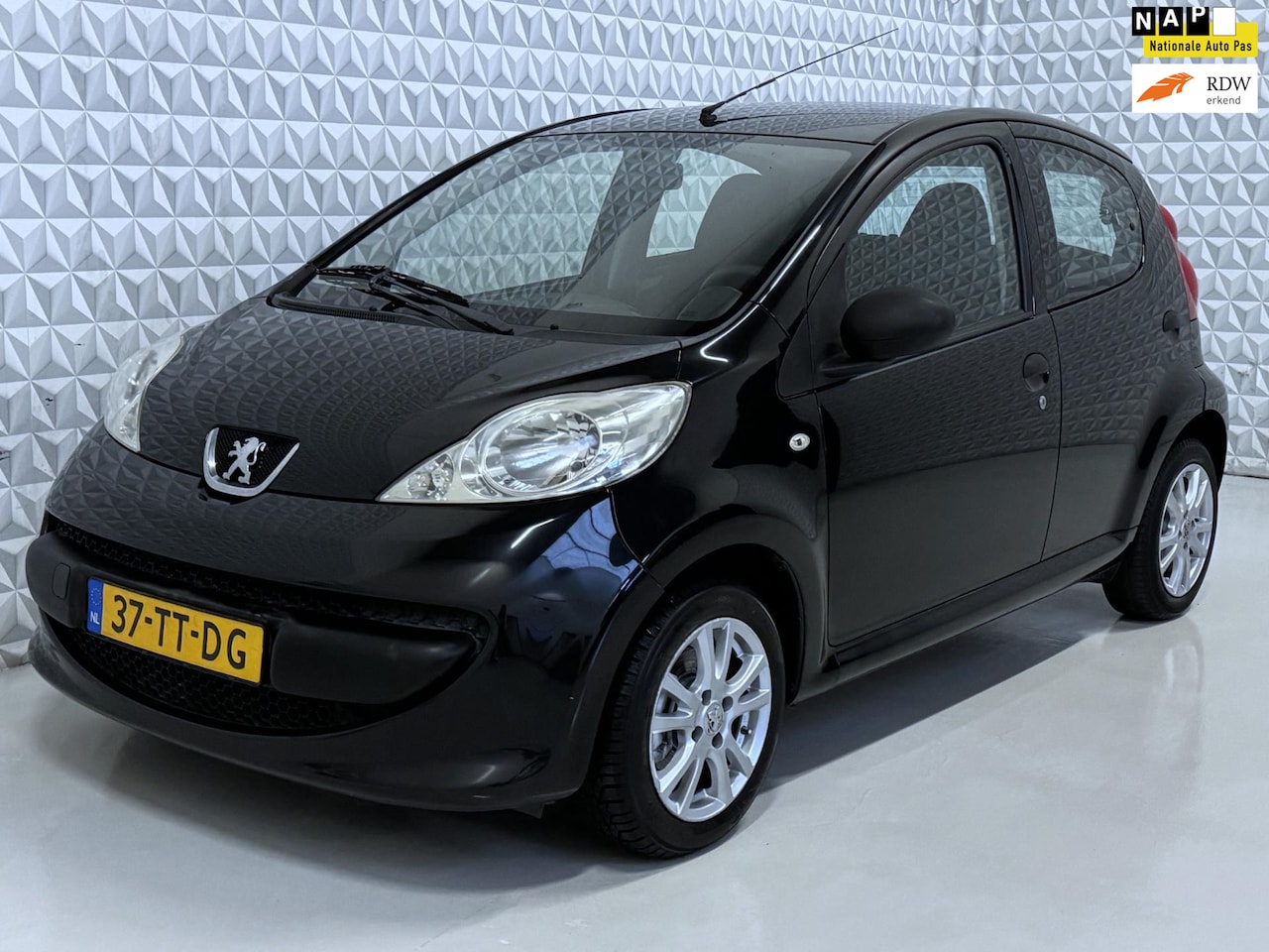 Peugeot 107 - 1.0-12V XR 5-deurs + APK tot 14-02-2026 (2007) - AutoWereld.nl