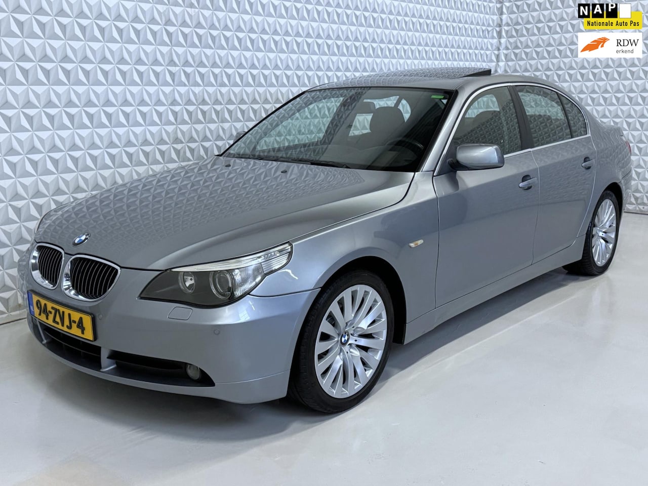 BMW 5-serie - 523i 6-cilinder Sedan / 217.000km (2006) - AutoWereld.nl