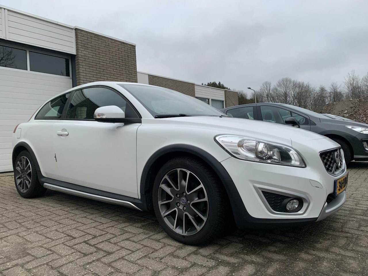 Volvo C30 - 1.6 D2 Advantage R-Design NAP NWE APK Airco Trekhaak LM velgen - AutoWereld.nl