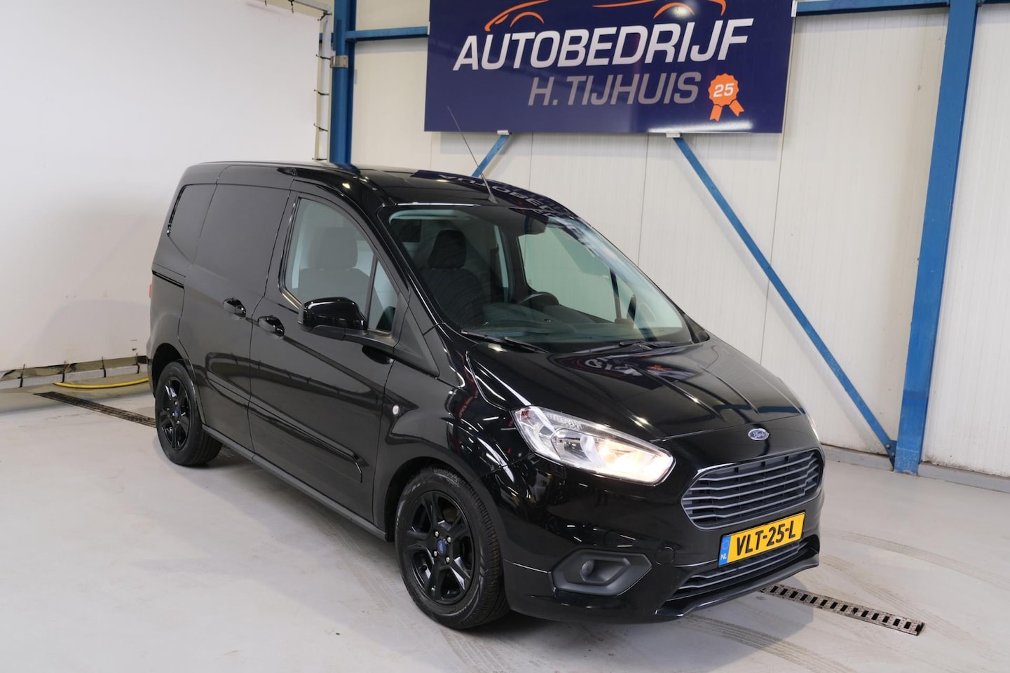 Ford Transit Courier - 1.5 TDCI Limited Duratorq S&S - N.A.P. Airco, Cruise, PDC. - AutoWereld.nl