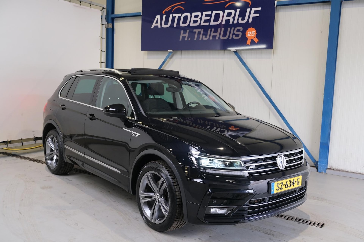 Volkswagen Tiguan - 1.4 TSI 4Motion Highline R-Line - N.A.P. Panodak, Camera, Navi, Trekhaak. - AutoWereld.nl