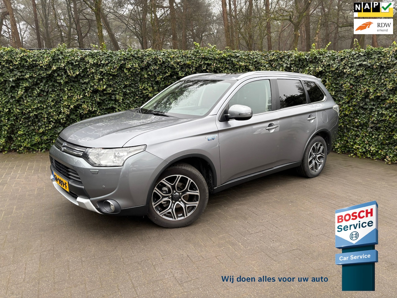 Mitsubishi Outlander - 2.0 PHEV Instyle+ X-Line | Full Option | Schuifdak | Navi | Rockford Audio | Leder | Parke - AutoWereld.nl