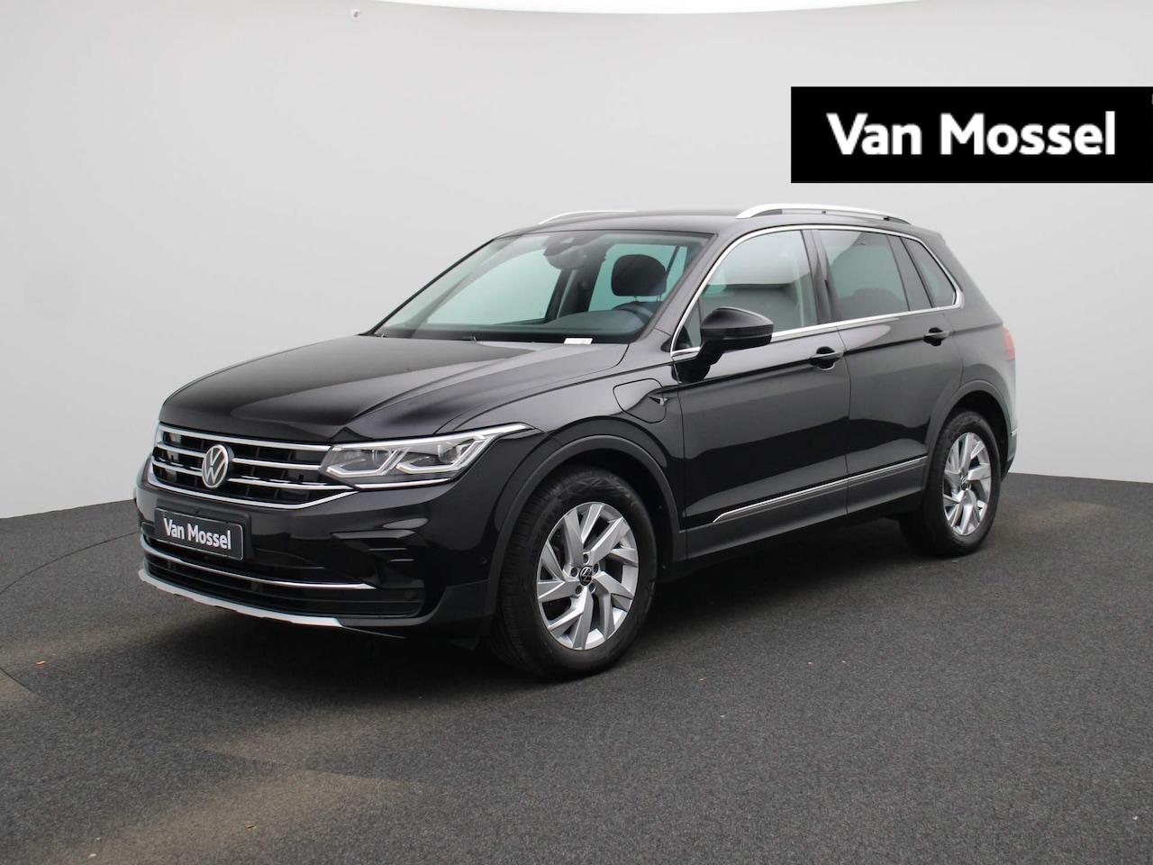 Volkswagen Tiguan - 1.4 TSI eHybrid 245PK | Elegance | Automaat | Parkeercamera (Helicopter View) | Navigatie - AutoWereld.nl