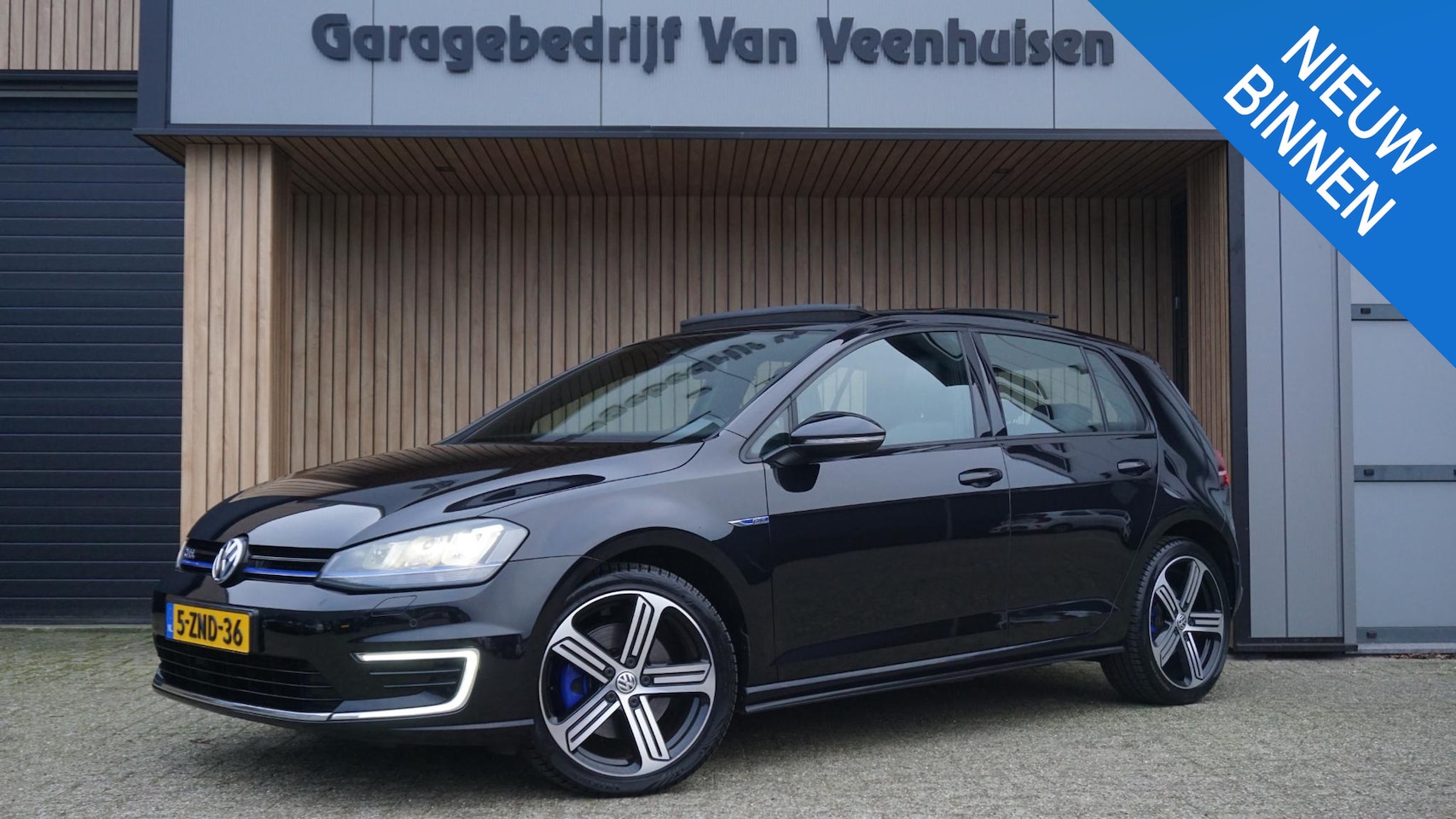 Volkswagen Golf - 1.4 TSI 204pk GTE DSG 5Drs Pano.Dak Leder 18inch LM LED Trekhaak A-Camera DAB *NL auto* - AutoWereld.nl