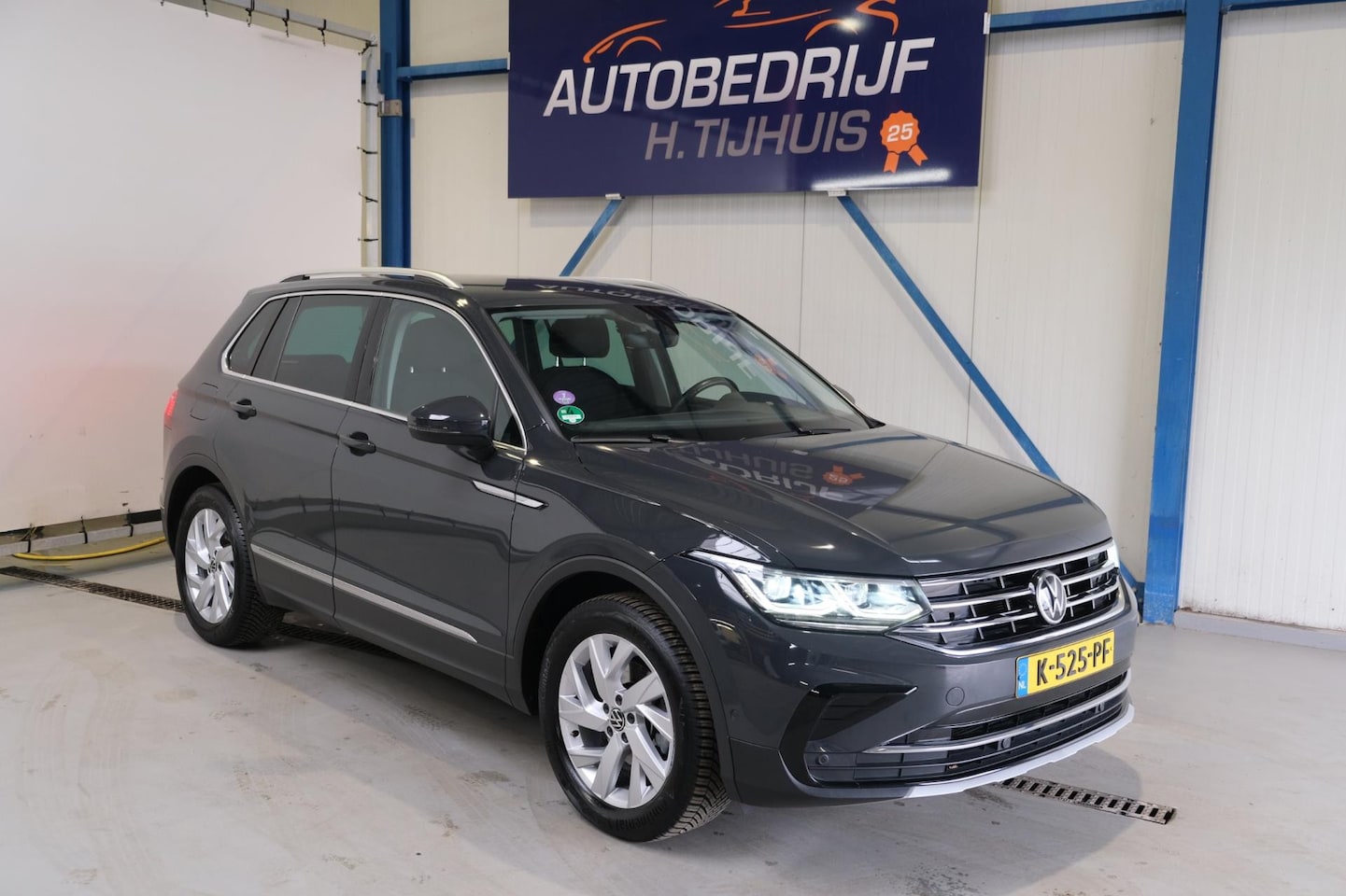 Volkswagen Tiguan - 1.5 TSI Elegance Automaat - N.A.P. Airco, Cruise, Navi, PDC, Trekhaak. - AutoWereld.nl