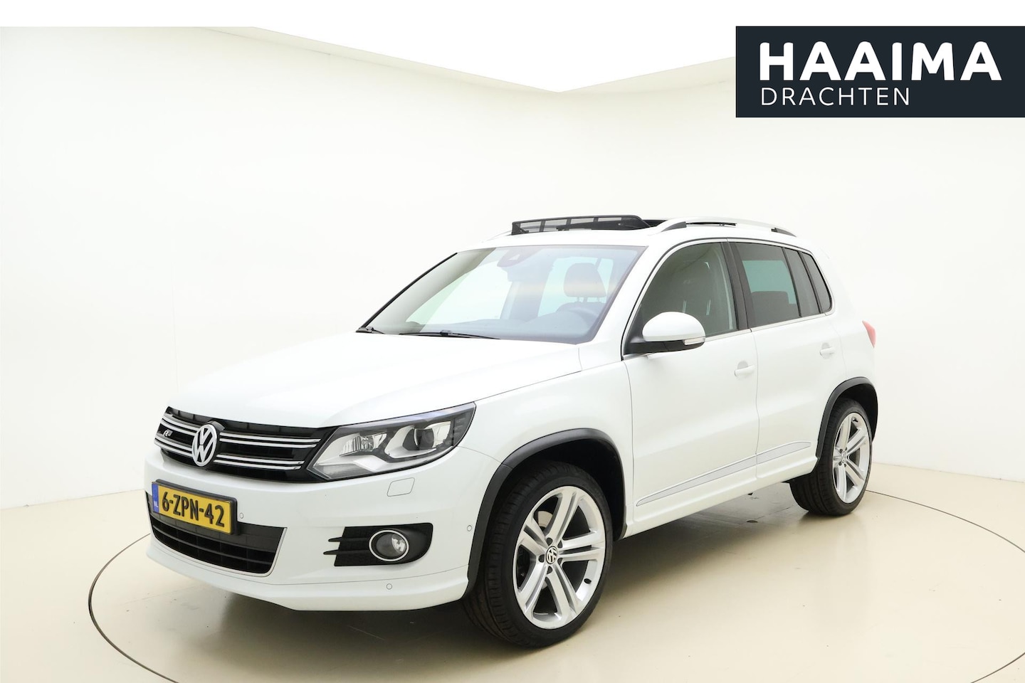 Volkswagen Tiguan - 1.4 TSI R-Line Edition 160 pk | R-Line uitvoering | Schuif kanteldak | Climate control | N - AutoWereld.nl