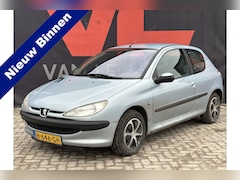 Peugeot 206 - 1.1 XN | Nieuw Binnen | Airco | Trekhaak | Radio CD