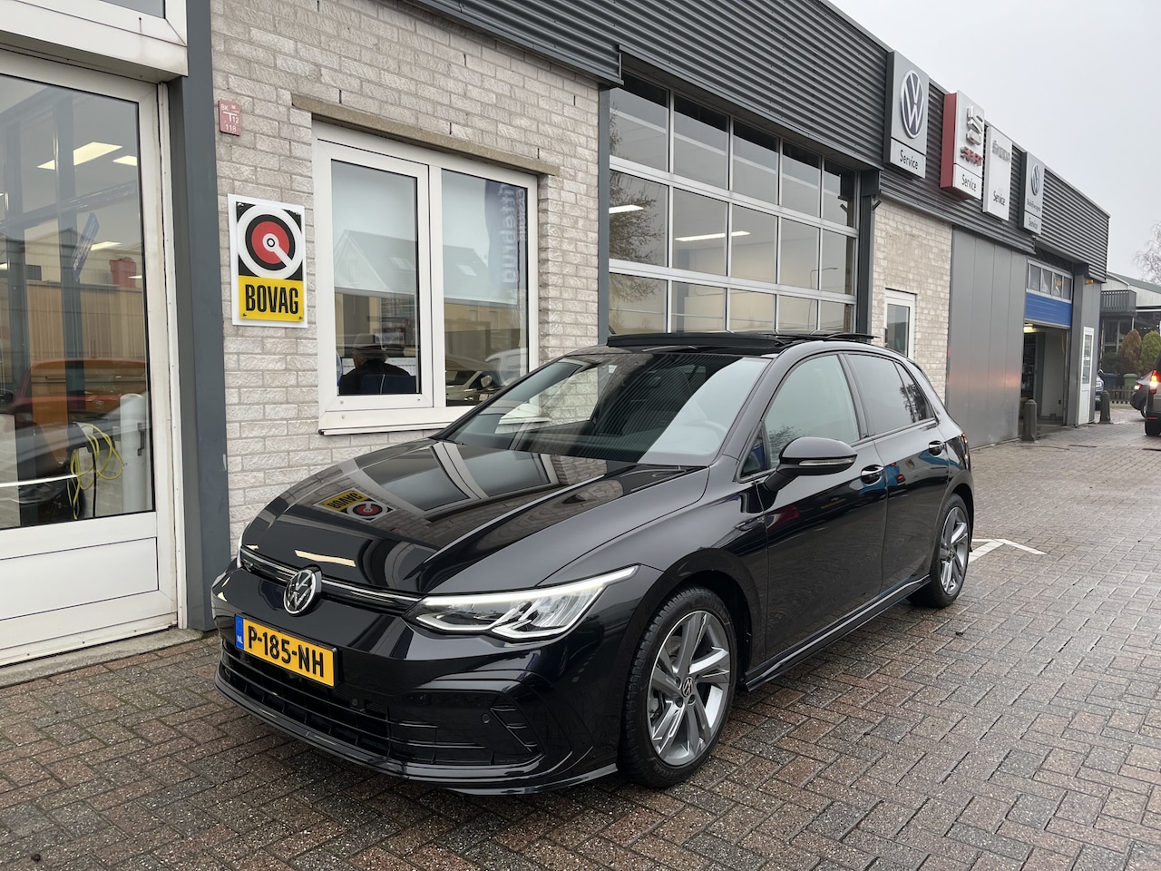 Volkswagen Golf - 1.5 eTSI R-Line Business+ / 2X R-LINE/ AUTOMAAT/ PANO/ DIGITAL DASH/ ADAPT. CRUISE/ PARK. - AutoWereld.nl