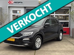 Volkswagen T-Roc - 1.5 TSI Style Automaat / Navi / Carplay / Pdc / Trekhaak