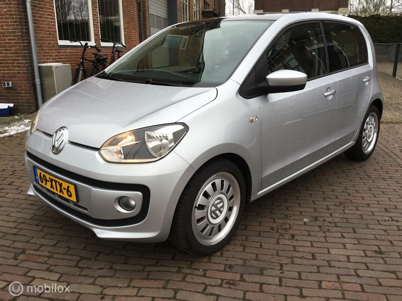 Volkswagen Up! - 1.0 high up! pano dak 1'eig 5 drs airco - AutoWereld.nl