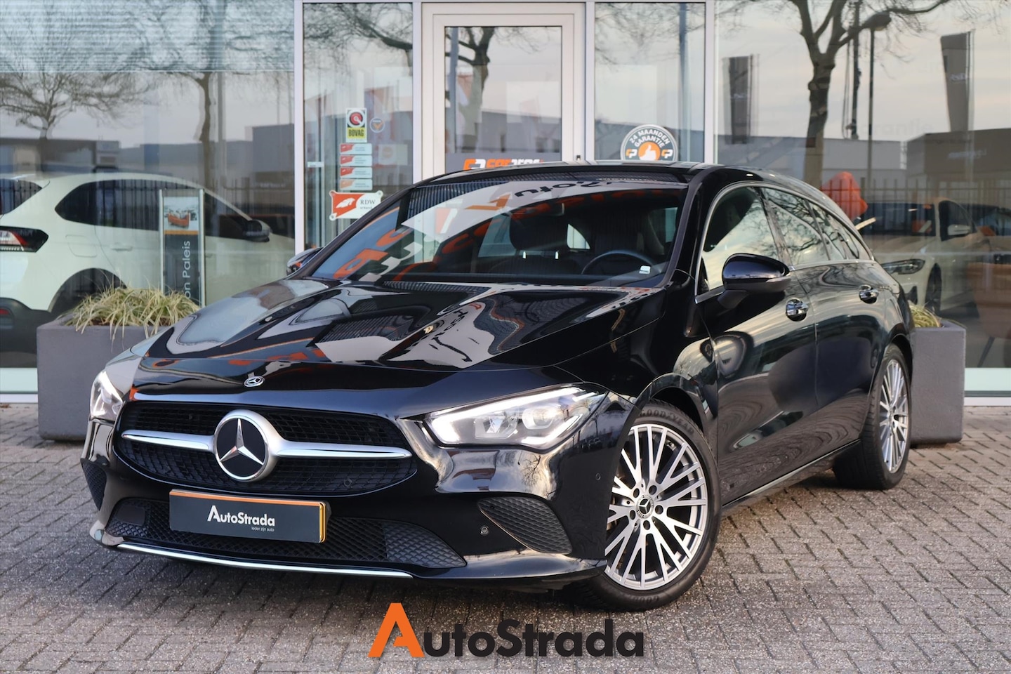 Mercedes-Benz CLA-klasse Shooting Brake - 180 Business Solution 136pk 7G-DCT | Sfeer | trekhaak | Climate | Cruise | Navi | Camera | - AutoWereld.nl