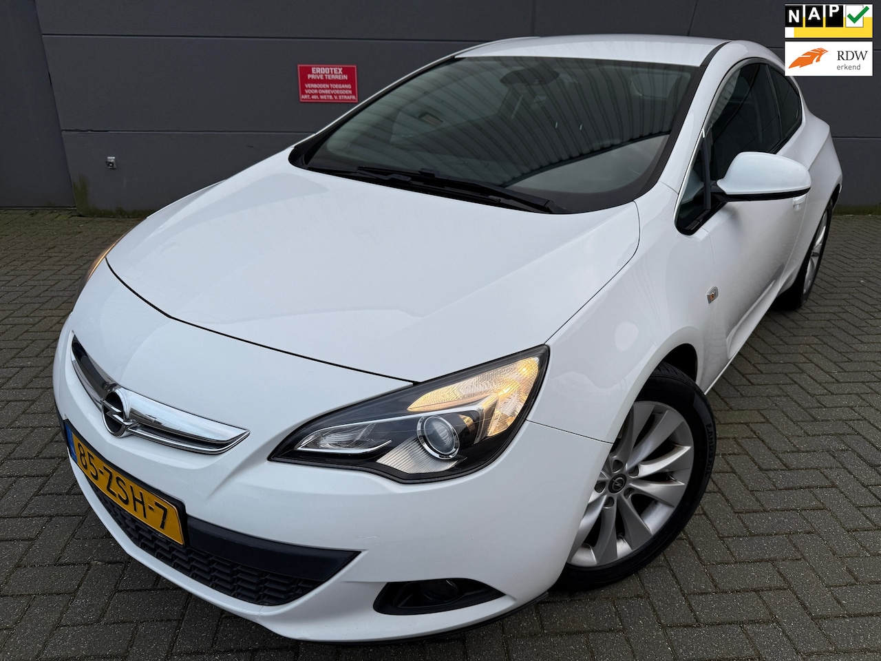 Opel Astra GTC - 1.4 Turbo Sport*120 PK*AIRCO*APK*NAP*CRUISE*ELKT-RAAM*C-D AFSTAND - AutoWereld.nl