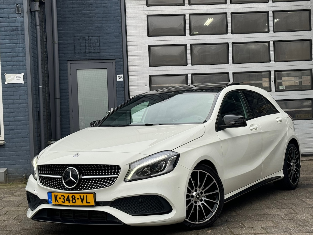 Mercedes-Benz A-klasse - 180 Business Solution | AMG-Pakket | Pano | Night-Pakket | CarPlay - AutoWereld.nl